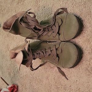 Size 7 Arizona Army Green Combat Boots with Tan Flannel Interior